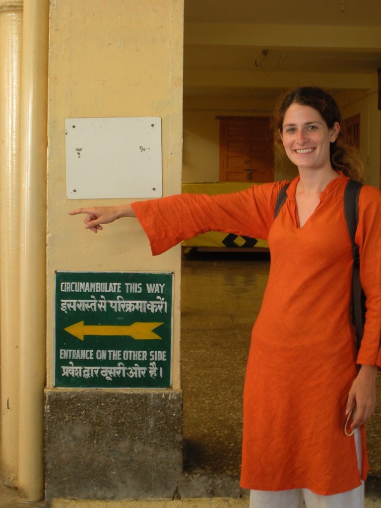 sign showing which way to circumambulate at mcleod ganj temple